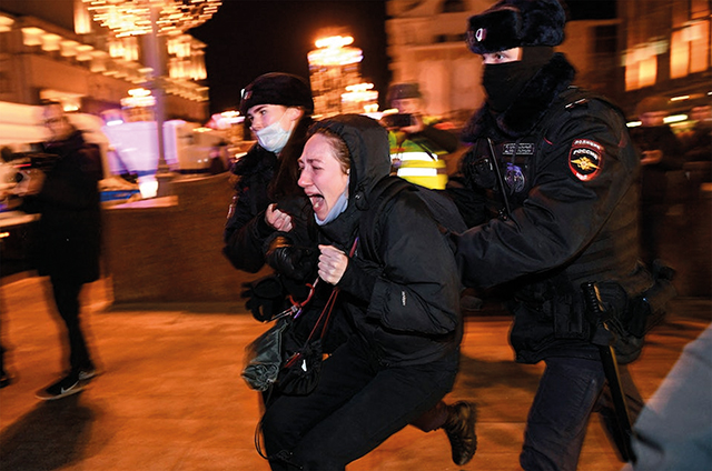 Protestors in Russia opposed to the invasion of Ukraine are arrested by police in Moscow. Photo by Alexander Nemenov/Getty Images