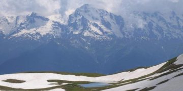 Rescue Operation Underway on Tetnuldi Peak to Save Tourists