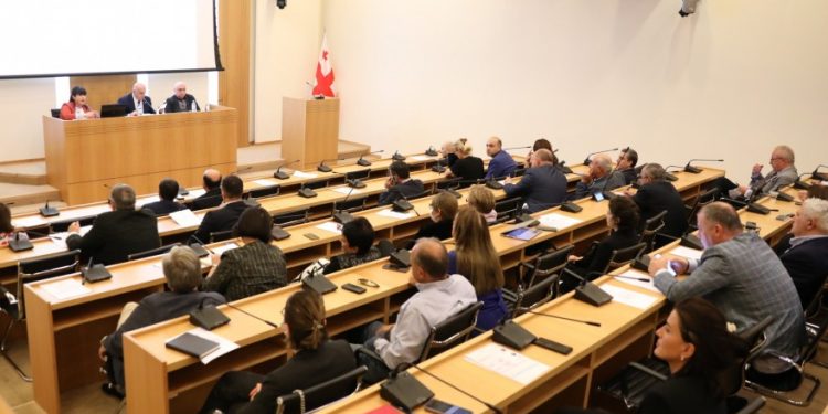 Healthcare and Social Issues Committee Deliberating Implementation of Law on Tobacco Control