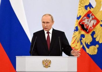 Putin Signs Treaties to Annex Ukrainian Lands