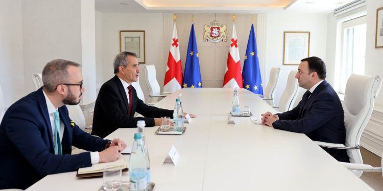 PM Meets New Ambassador of Bulgaria, Discusses Cooperation between Two Countries