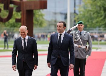 PM Meets with Olaf Schulz, Discusses Region’s Security Environment