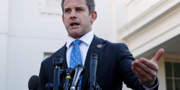 Kinzinger: Georgians would be Wise to Close Border, Not Allow Russian Tourists at Least in Short Term