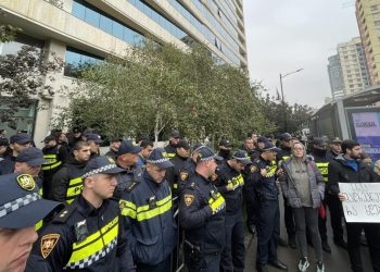 Protesters at Tbilisi City Hall Demand Resignation of Mayor Kakha Kaladze