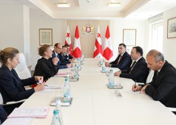 PM Meets with President of National Council of Swiss Confederation, Discusses Friendly Relationship between Two Countries