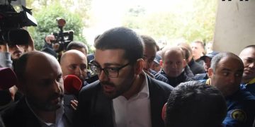 Tension Near Tbilisi City Hall – Opposition Deputies Trying to Enter the Building