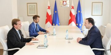 PM Meets with French Ambassador, Discusses Prospects of Future Cooperation