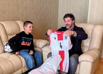 Tbilisi Mayor Kakha Kaladze visits one of the two survivors of the Vake Park tragedy which took the life of 13-year-old Marita Meparashvili