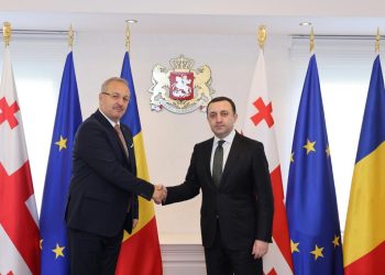 PM Meets with Minister of National Defense of Romania, Discusses Future Ties in Area of Defense