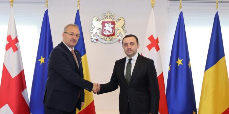 PM Meets with Minister of National Defense of Romania, Discusses Future Ties in Area of Defense