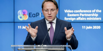 Várhelyi: We Want to Partner with Georgia for a Reliable Energy Supply