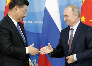 Russian President Vladimir Putin shakes hands with Chinese President Xi Jinping during the Eastern Economic Forum in Russia in 2018. Photo by Sergei Chirikov/AFP via Getty Images