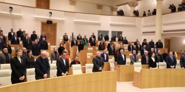 Parliament Honors Memory of Georgian Fighters who Died in Ukraine with Moment of Silence