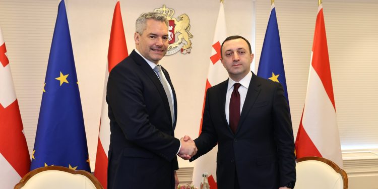 PM Meets Federal Chancellor of Austria, Discusses Prospects of Deep Cooperation