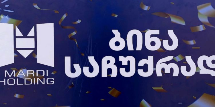 A New Year’s Gift – Mardi Holding Gives Apartments to 6 Loyal Employees