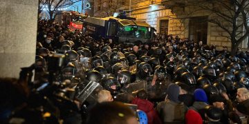People injured after the use of pepper spray near Parliament