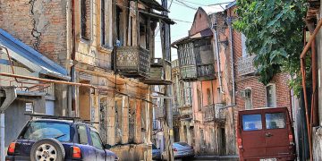 Tbilisi City Hall to renovate dilapidated buildings in historic districts