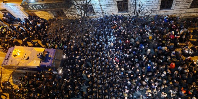Police use water cannon near the Parliament