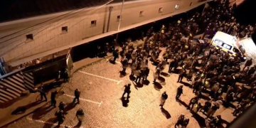 Police begin to retreat