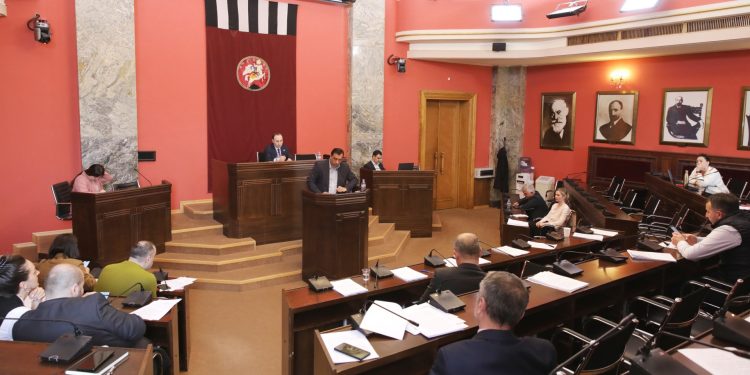 Legal issues committee discusses draft anti-oligarchic law