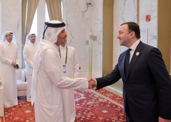 PM meets with PM of Qatar, discusses importance of deepening economic relations