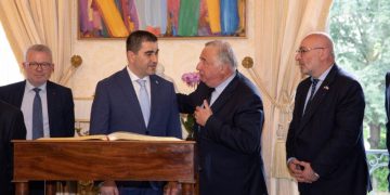 Speaker meets with President of Senate of Republic of France, discusses implementing of 12 recommendations