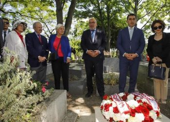 Speaker pays tribute to founders of democratic republic of Georgia in Paris