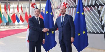PM attends business lunch hosted by Charles Michel