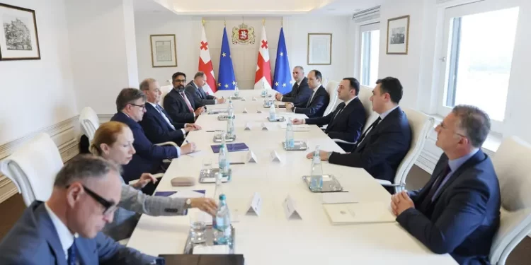PM meets with EU, US, UK sanctions officials