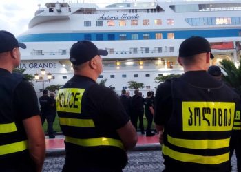 Protesters throw eggs, bottles at Astoria Grande cruise ship