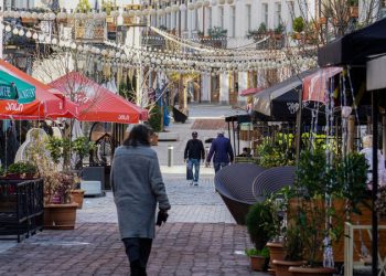 City Hall sets deadline for Aghmashenebeli Avenue cafe owners to obtain permits