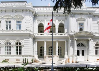 President meets with representatives of opposition