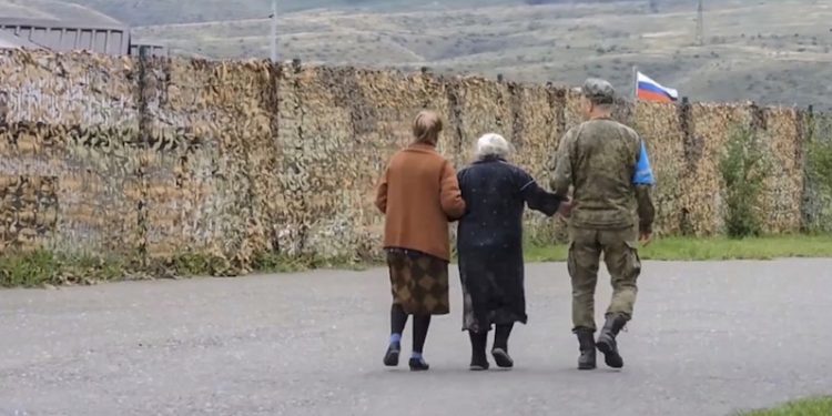 Nagorno-Karabakh: Thousands flee as Armenia says ethnic cleansing underway