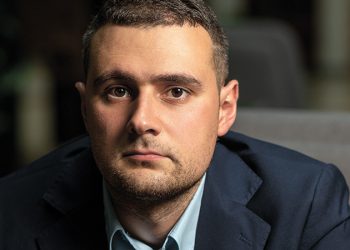 Dim Holding: Elevating Business Consulting to New Heights