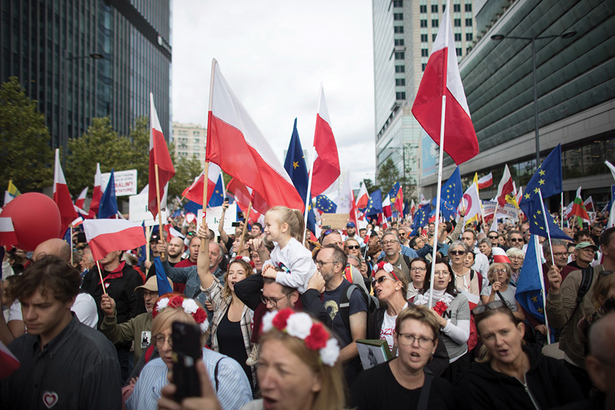 Anti-government opposition march organized before the upcoming parliamentary elections in Poland in Warsaw on 1 October 2023. Photo by Maciej Luczniewski/NurPhoto
