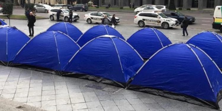 Parliament approves law on the restriction of tents