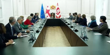 President meets with diplomats to discuss EU integration