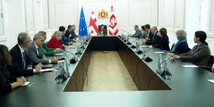 President meets with diplomats to discuss EU integration