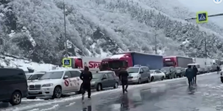 About 2,000 Trucks are in an Electronic Queue on the Road from Russia to Georgia – Russian Media
