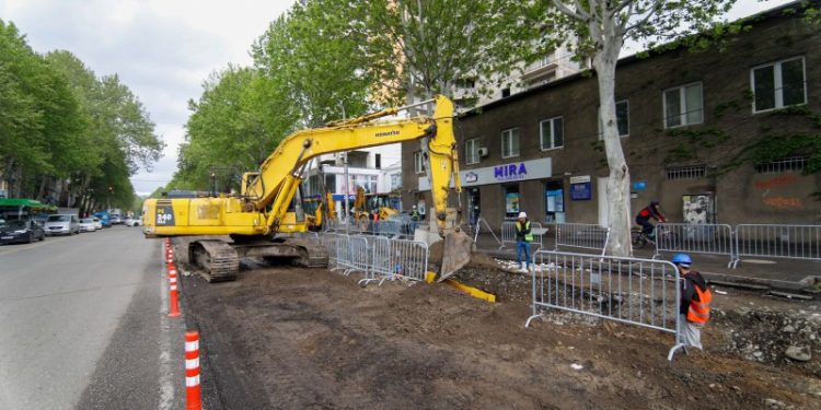 Tbilisi City Hall signs contracts with 4 companies for rehabilitation of Tsereteli Avenue