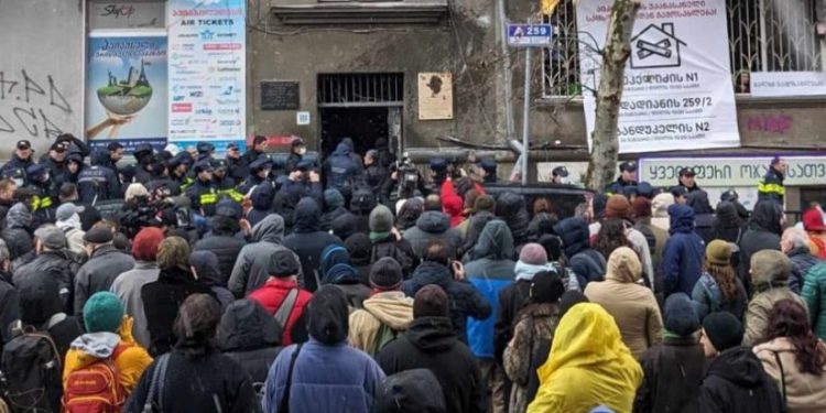 Family evicted from the apartment on Kekelidze Street