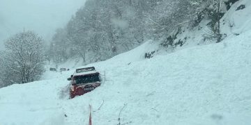 90 people rescued from snow-stranded vehicles in Roshka