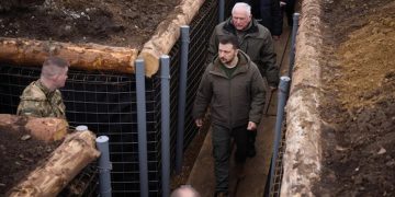 Ukrainian President Volodymyr Zelenskyy inspected newly-built defences in the Sumy region. Source: Ukrainian Presidential Press Service via AFP