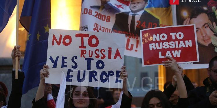 “Yes to Europe! No to Russian law!” rally underway near Parliament