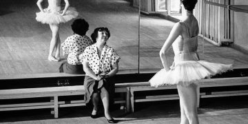 Nina Ananiashvili and her coach Raisa Struchkova, Bolshoi Ballet. Source: FB