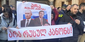 Protesters against “Transparency of Foreign Influence” Law block Rustaveli Avenue