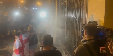 Police give up roads, attack protesters from within parliament building