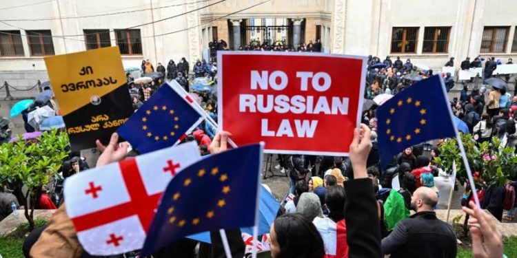 GD expected to override President’s veto on “Russian Law,” protesters surround parliament building