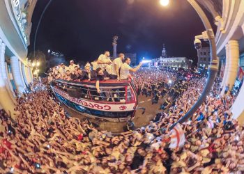 Reuters: Thousands of Georgians gathered at the Freedom Square to meet the national football team