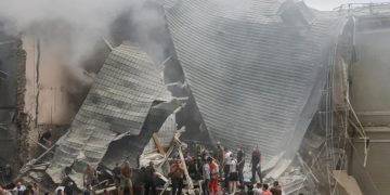 Rescuers work at Ohmatdyt Children's Hospital that was damaged during a Russian missile strikes on Kyiv, Ukraine July 8, 2024. Photo by Gleb Garanich/ Reuters